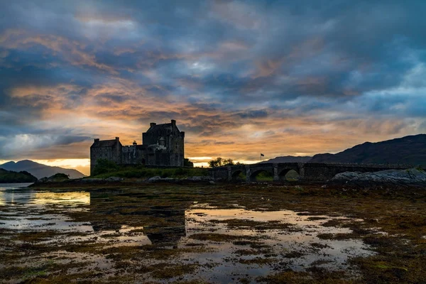 Günbatımı Eilean Donan Kalesi, İskoçya, Birleşik Krallık