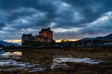 Günbatımı Eilean Donan Kalesi, İskoçya, Birleşik Krallık