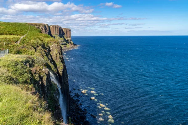 Σκωτσέζικη φούστα Mealt Falls, ροκ, Isle of Skye, Σκωτία — Φωτογραφία Αρχείου