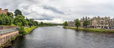 Inverness adlı yaz, İskoçya bulutlu hava
