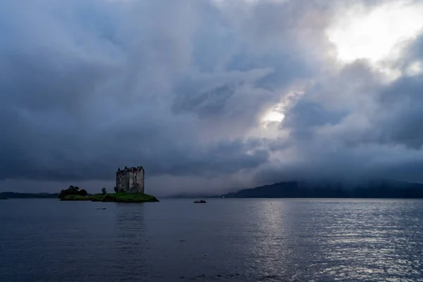 Ruiny zabytkowego zamku Kilchurn i widok na Loch Awe — Zdjęcie stockowe