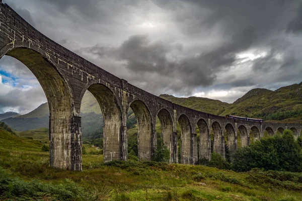 Glenfinnan Viaduct in Scottish Highlands — Stock Photo, Image