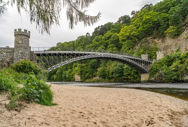 Craigellachie-Brücke über den Fluss Spey in Schottland lizenzfreie Stockbilder