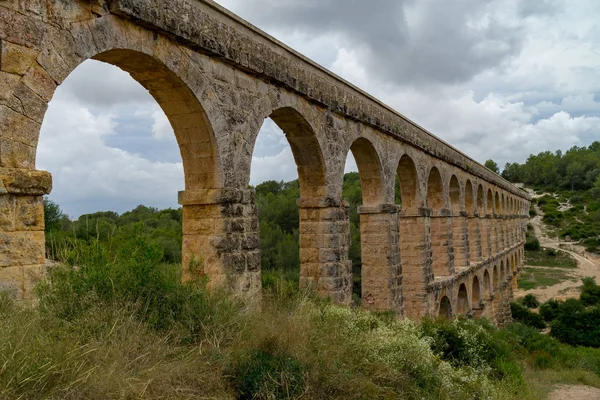 Rzymskiego akweduktu pont del diable w tarragona, Hiszpania — Zdjęcie stockowe