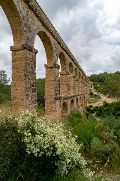 Romerska akvedukten pont del diable i tarragona, Spanien — Stockfoto