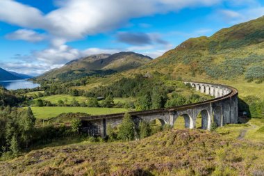 İskoçya'da ünlü Glenfinnan demiryolu viyadük