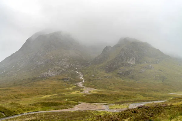 Buachaille Etive Mor na deštivý den (Skotsko) — Stock fotografie