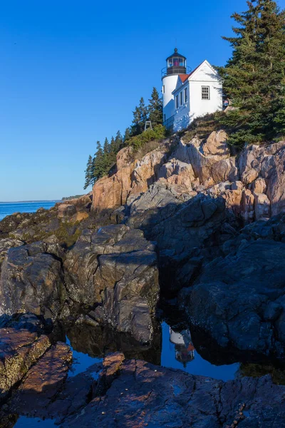 Faro de Bass Harbor a la luz del sol de la mañana — Foto de Stock