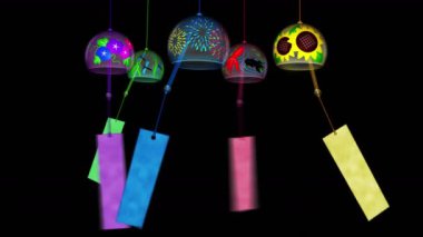 Rüzgar çanı eşliğinde geleneksel Japon yaz manzarası. Renkli rüzgar çanı. Döngü canlandırması.