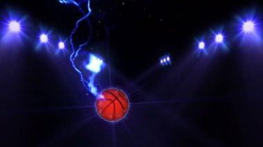 Basketbol sahada, renkli ışık altında. Spor takımı konsepti. Stadyum. Zemin. Saha. Geceleri spot ışıkları.