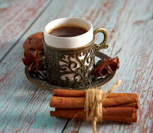 Evde kahve ve sinema. 