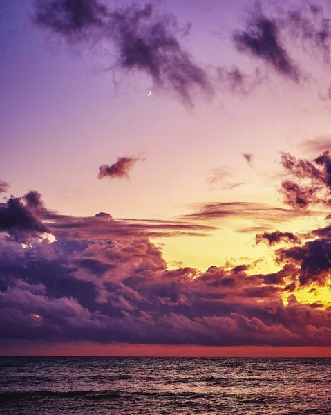 Bulut dalgaları gökyüzü