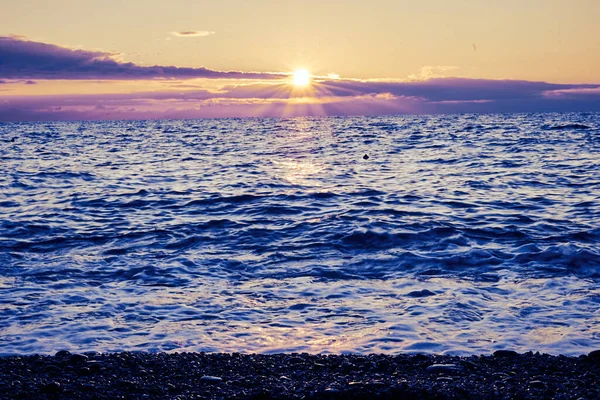 Denizde güzel gün batımı 