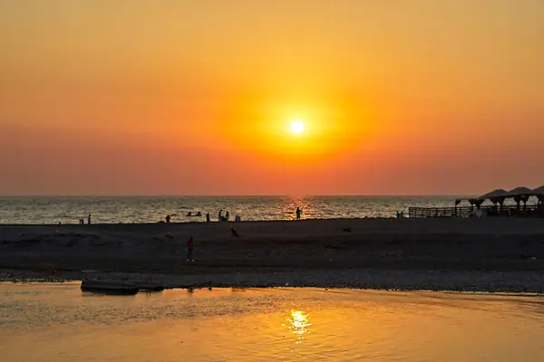                                Karadeniz 'de turuncu gün batımı 