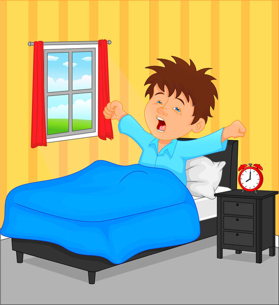 маленький мальчик просыпается утром
