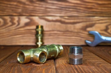 Arkaplandaki araçların su ve gaz tesislerinde sıklıkla pirinç montajları kullanılır