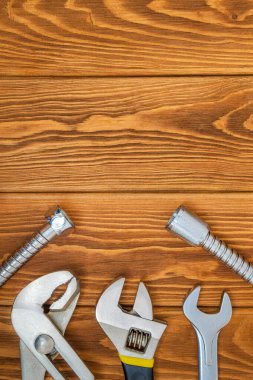 Çeşitli uygulamalar için ana tesisat ve aksesuarlar