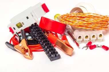 Ev veya ofiste elektrik tamiratı için yedek parça ve araçlar