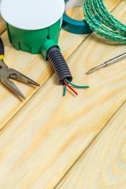 Tamir öncesi elektrik için yedek parça ve araçlar