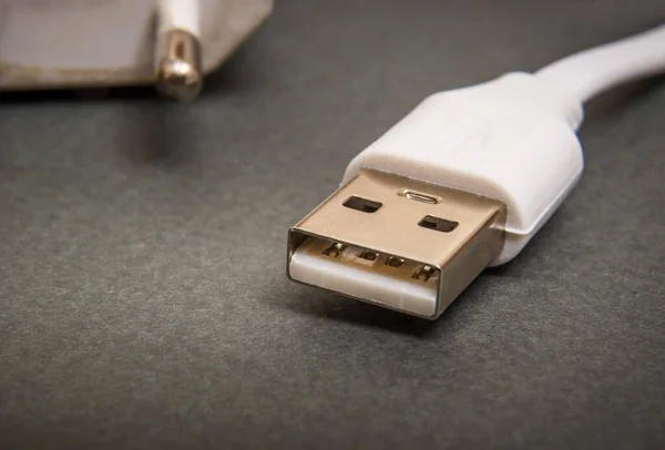 Câble Chargeur Usb Sur Surface Sombre Gros Plan Souvent Utilisé — Photo