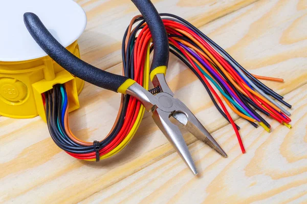 Caja Conexiones Eléctricas Con Alambres Herramientas Tableros Madera Utilizados Habitualmente — Foto de Stock