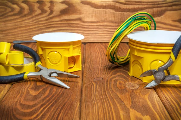 Kit Recambios Amarillos Para Herramientas Eléctricas Preparadas Tableros Madera Vintage — Foto de Stock