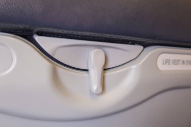 metin ile uçak koltuk