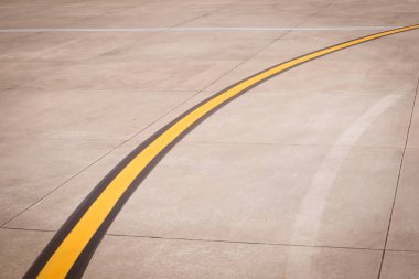 Beton üzerindeki Havaalanı işaretleri