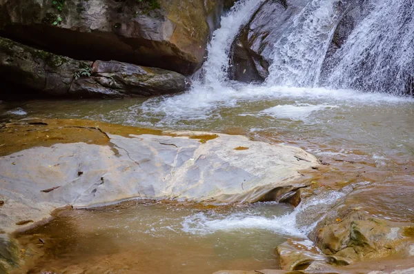 Cascade Dans Nord Thaïlande — Photo