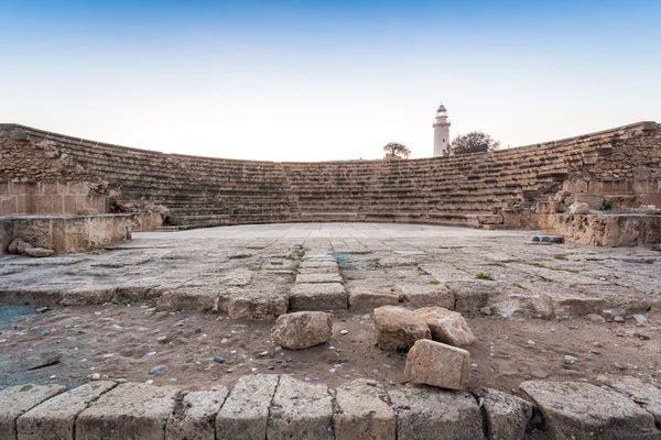 Amfitheater en vuurtoren in historische Paphos, Cyprus — Stockfoto