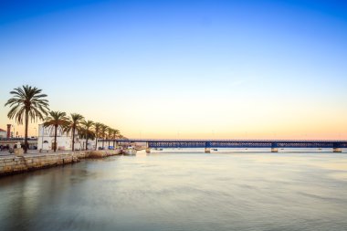 Arade nehir sahil Portimao, Algarve, Portekiz