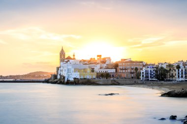 Güzel şehir Sitges gün batımında, İspanya