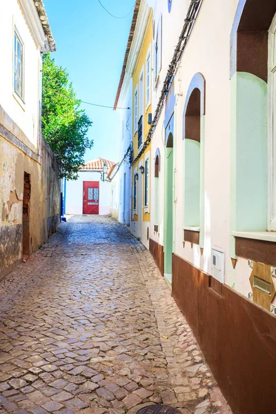 Πανέμορφο δρόμο στην παλιά πόλη Silves, Πορτογαλία — Φωτογραφία Αρχείου