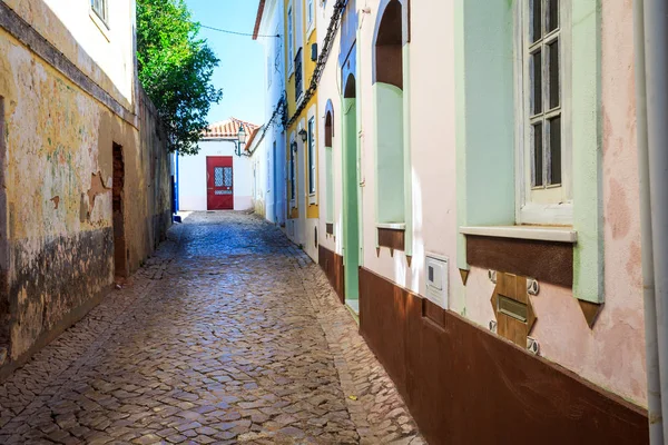 Πανέμορφο δρόμο στην παλιά πόλη Silves, Πορτογαλία — Φωτογραφία Αρχείου