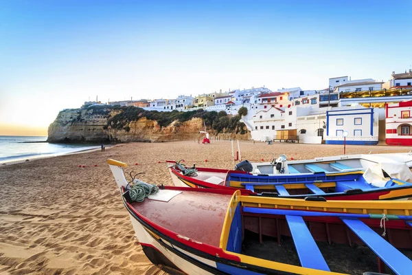 Güzel bir plaj Carvoeiro, Algarve, Portekiz — Stok fotoğraf