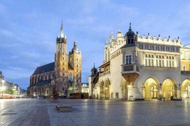 Cloth Hall ve Mary Kilisesi, Krakow, Polonya