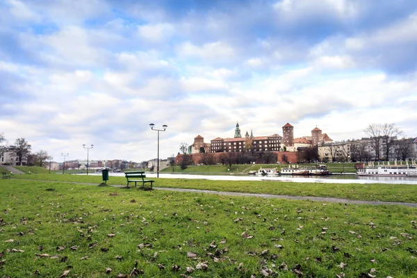 Wawel royal castle i historiska Krakow, Polen — Stockfoto