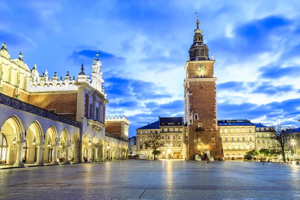 Saluhallen och gamla stadshuset, Krakow, Polen — Stockfoto
