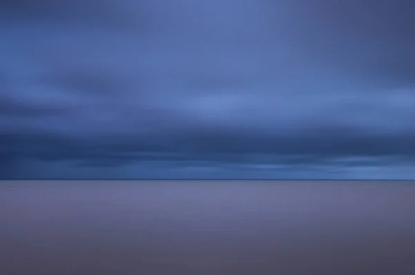 Paisaje marino abstracto - océano y nubes — Foto de Stock