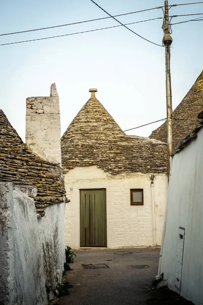 Casas de trulli tradicionales en Arbelobello, Puglia, Italia — Foto de Stock