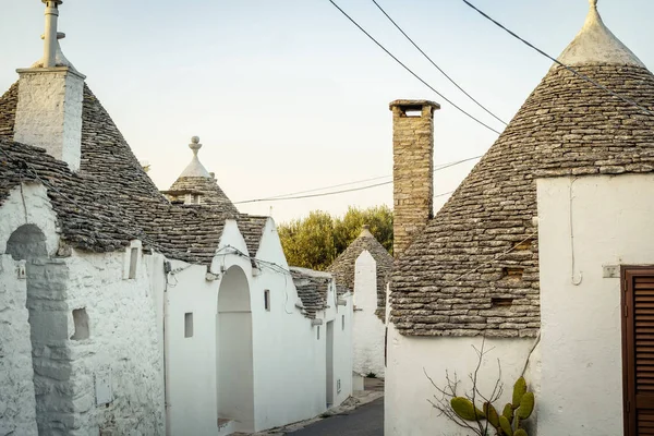 Hagyományos trulli házak Arbelobello, Puglia, Olaszország — Stock Fotó