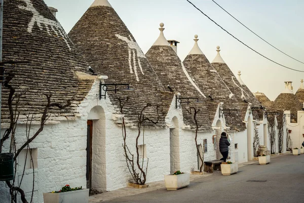 Traditionele trulli huizen in Arbelobello, Puglia, Italië — Stockfoto