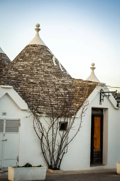 Traditional trulli houses in Arbelobello, Puglia, Italy — Stock Photo, Image