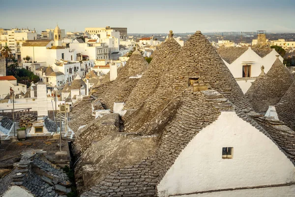 Trulli casas tradicionais em Arbelobello, Puglia, Italia — Fotografia de Stock