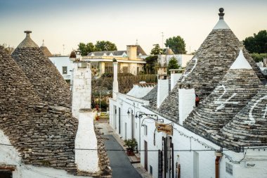 Geleneksel trulli evler Arbelobello, Puglia, İtalya
