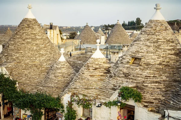 Trulli casas tradicionais em Arbelobello, Puglia, Italia — Fotografia de Stock