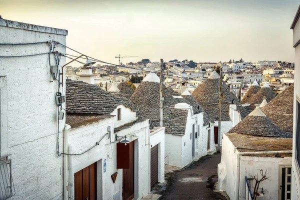 Trulli tradiční domy v Arbelobello, Puglia, Itálie — Stock fotografie