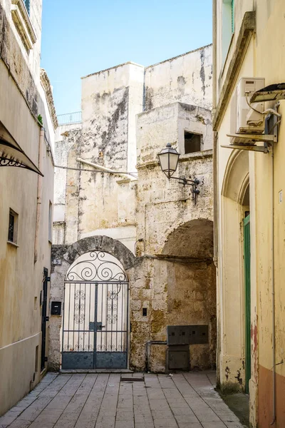 Encantadora calle de Gallipoli, Italia — Foto de Stock