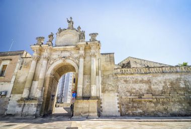 Porta tarihi şehir merkezi Lecce için Puglia, önde gelen Rudiae ben
