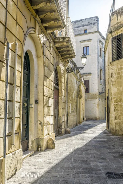 Charmante Straße des historischen Lecce, Apulien, Italien — Stockfoto